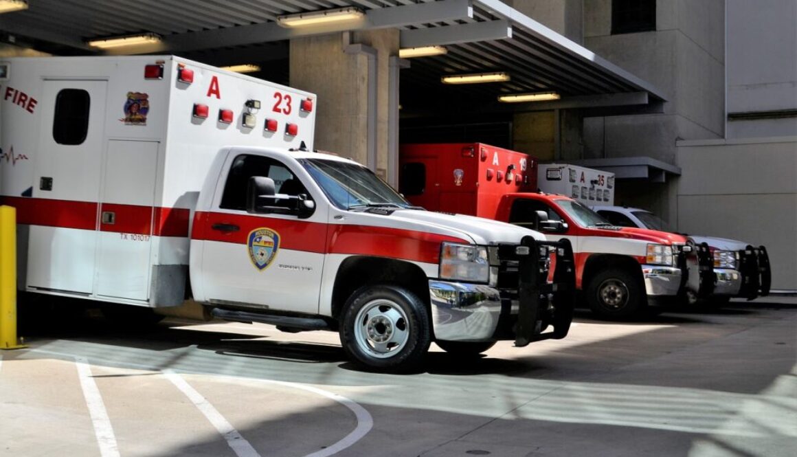 emergency room hospital ambulance 3323451